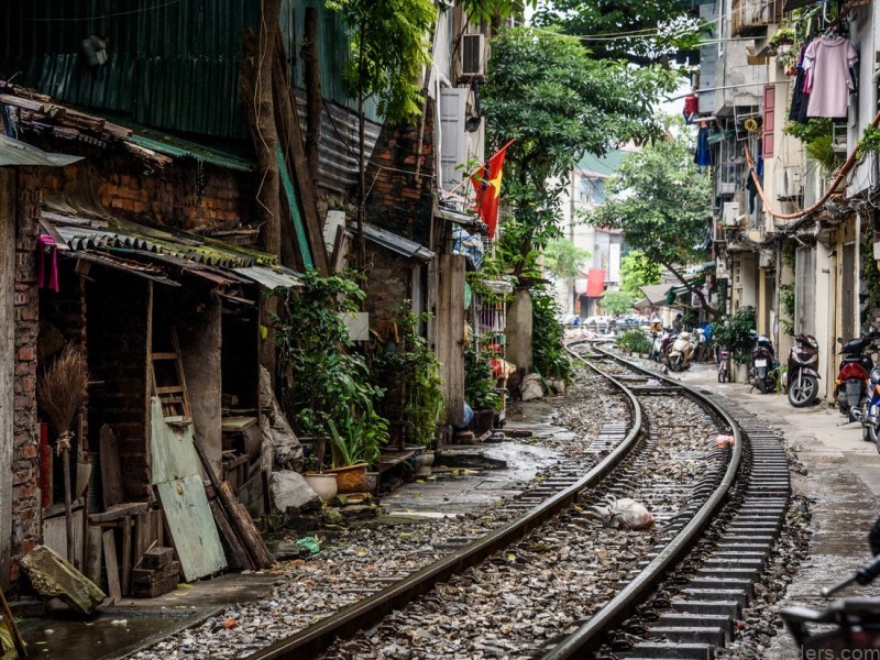Hanoi, Vietnam shuts down Instagram-famous 'train street' cafes - Business Insider