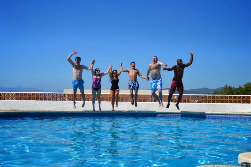 10 travel tips for group holiday with friends 1