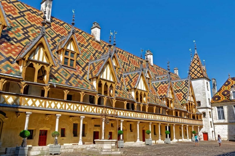 beaune travel guide for tourist a map of beaune 10