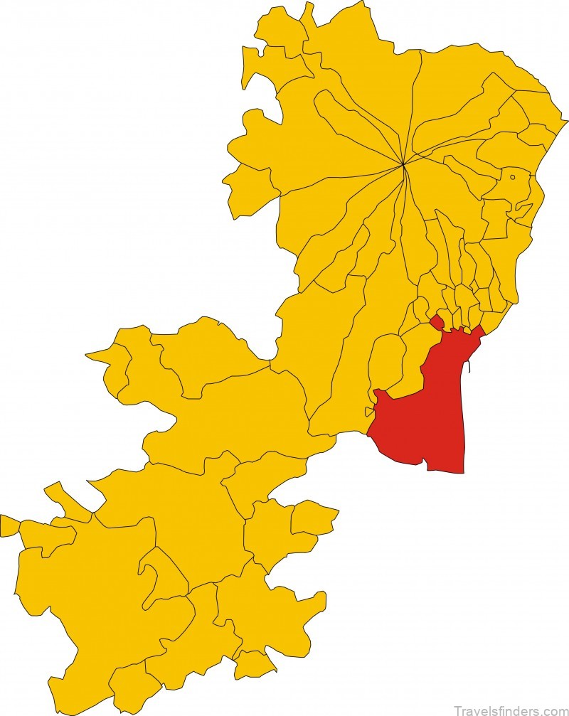 a guide to the best things to do and see in map of catania italy 4