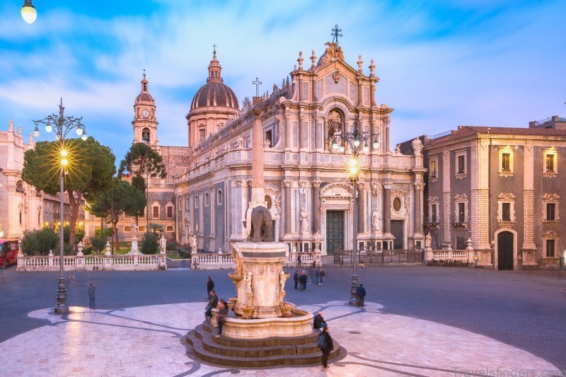 a guide to the best things to do and see in map of catania italy 7